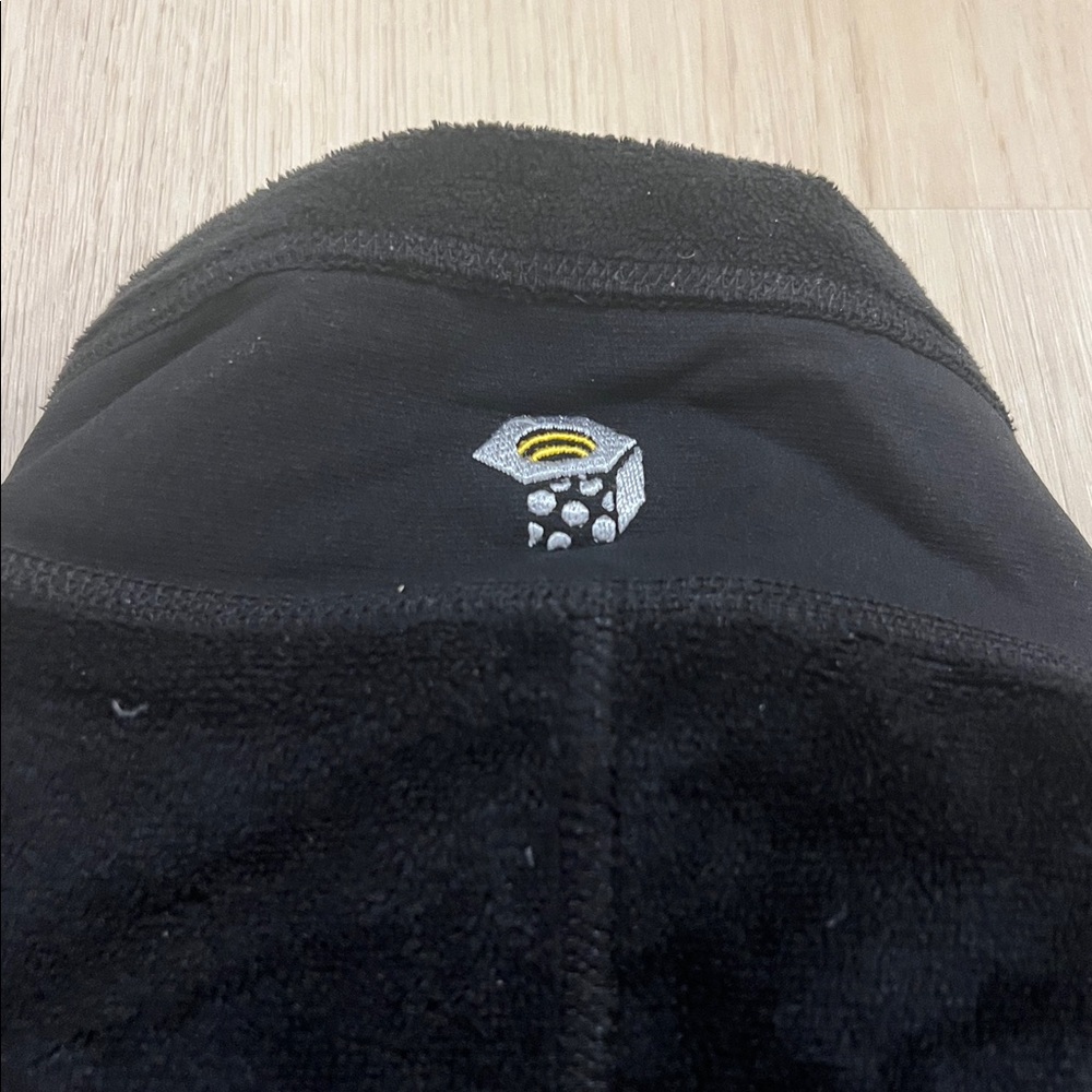 Mountain Hardwear Medium Black Jacket with Yellow Accent - Picture 6 of 6